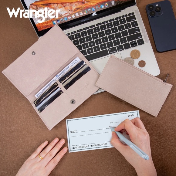 Wrangler Long Wallet with Detachable Zipper Pocket Pink - Picture 5 of 5